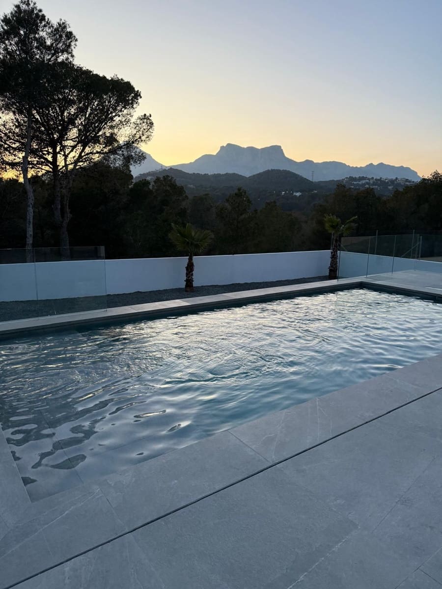 3 soveværelse Villa til salg i La Nucia med swimmingpool garage - € 1.170.000 (Ref: 9634017)