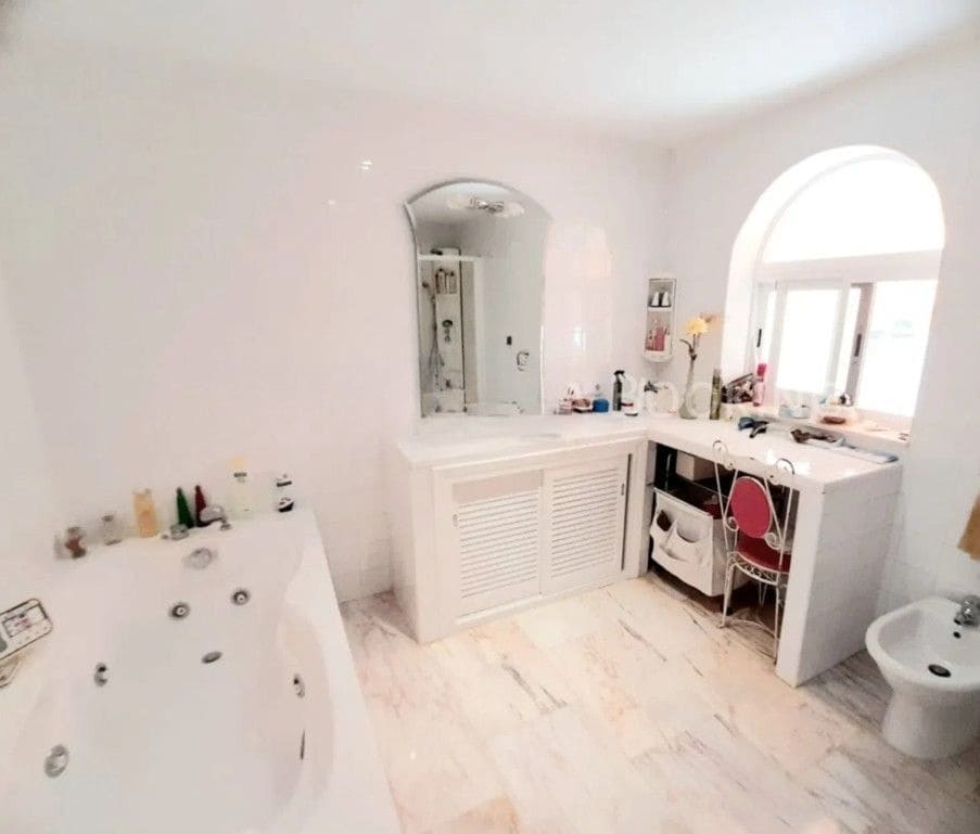 4 bedroom Villa for sale in Alfaz del Pi / L'Alfas del Pi with pool garage - € 620,000 (Ref: 9655735)