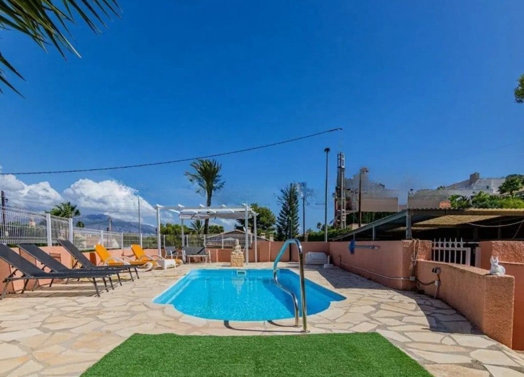 4 bedroom Villa for sale in Alfaz del Pi / L'Alfas del Pi with pool garage - € 620,000 (Ref: 9655735)