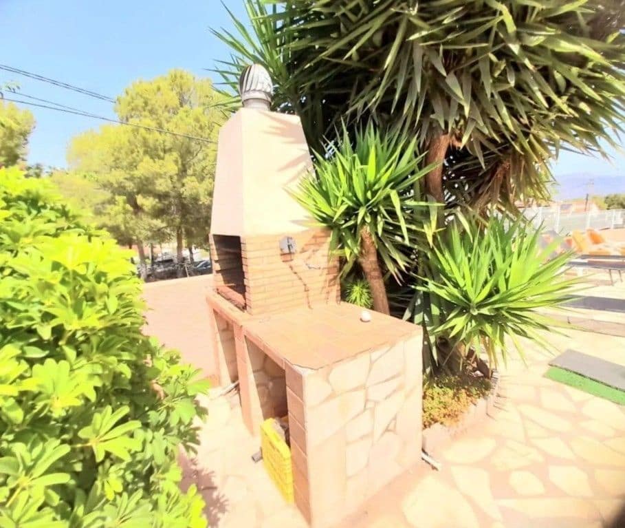 4 bedroom Villa for sale in Alfaz del Pi / L'Alfas del Pi with pool garage - € 620,000 (Ref: 9655735)