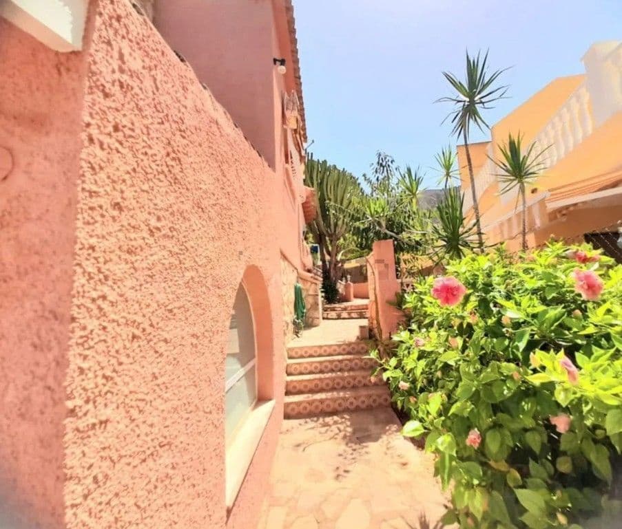 4 bedroom Villa for sale in Alfaz del Pi / L'Alfas del Pi with pool garage - € 620,000 (Ref: 9655735)