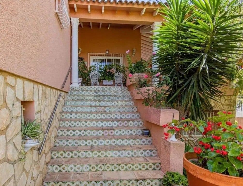 4 bedroom Villa for sale in Alfaz del Pi / L'Alfas del Pi with pool garage - € 620,000 (Ref: 9655735)