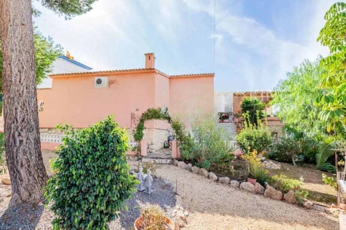 4 bedroom Villa for sale in Alfaz del Pi / L'Alfas del Pi with pool garage - € 620,000 (Ref: 9655735)