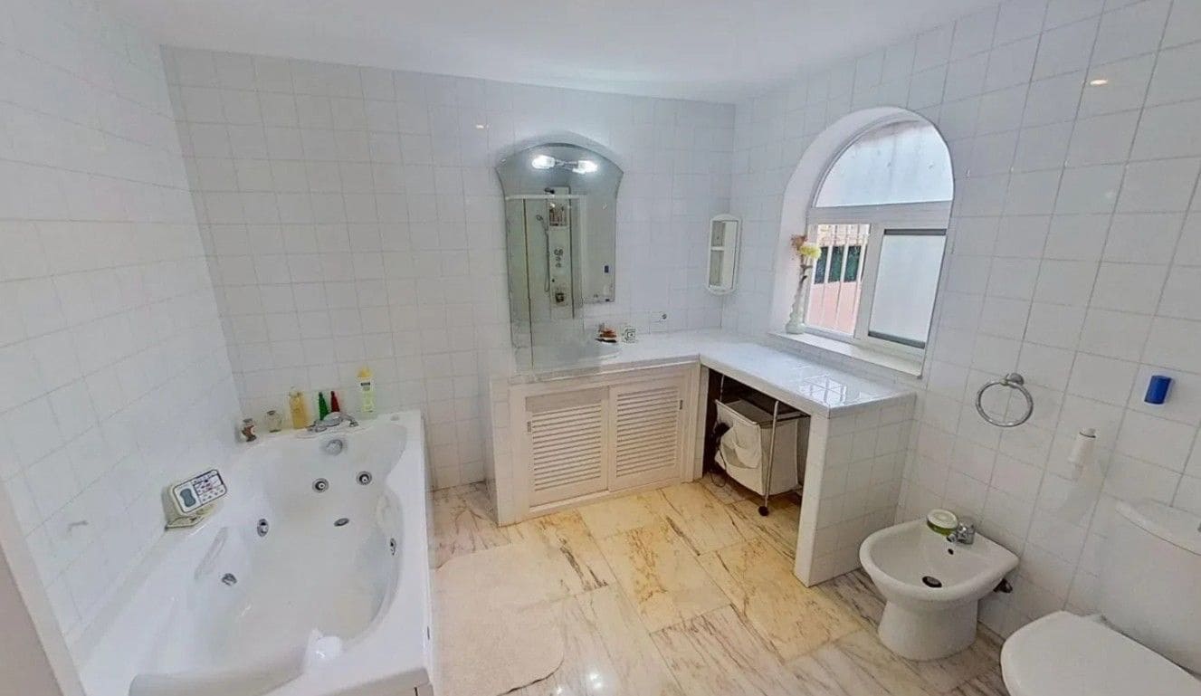 4 bedroom Villa for sale in Alfaz del Pi / L'Alfas del Pi with pool garage - € 620,000 (Ref: 9655735)