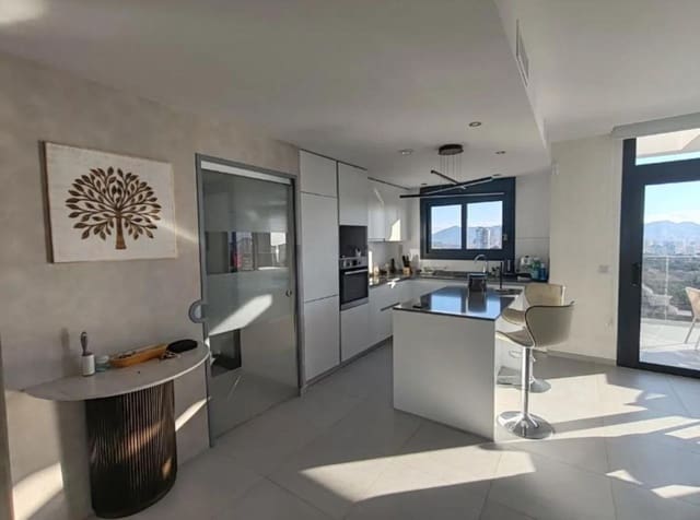 Apartamento de 3 habitaciones en Via Parque, Benidorm en venta con piscina garaje - 595.000 € (Ref: 9745229)