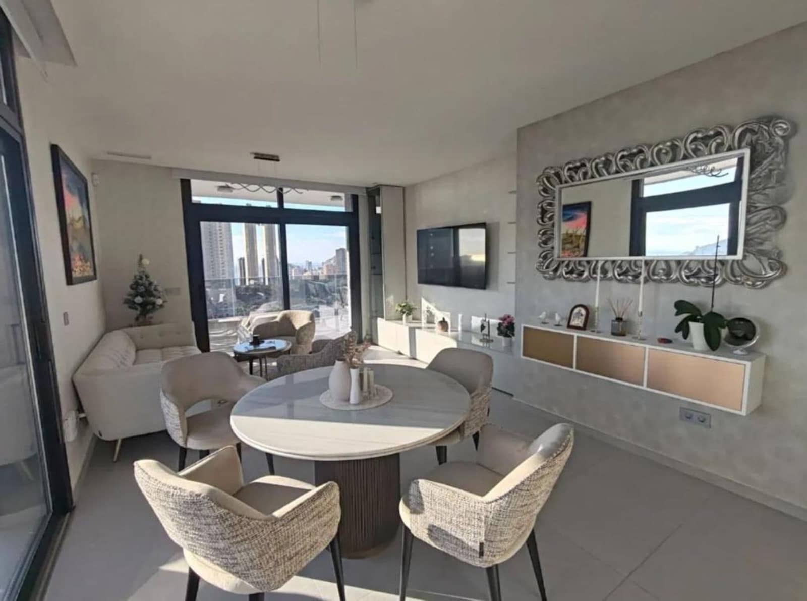 Apartamento de 3 habitaciones en Benidorm en venta con piscina garaje - 595.000 € (Ref: 9745229)