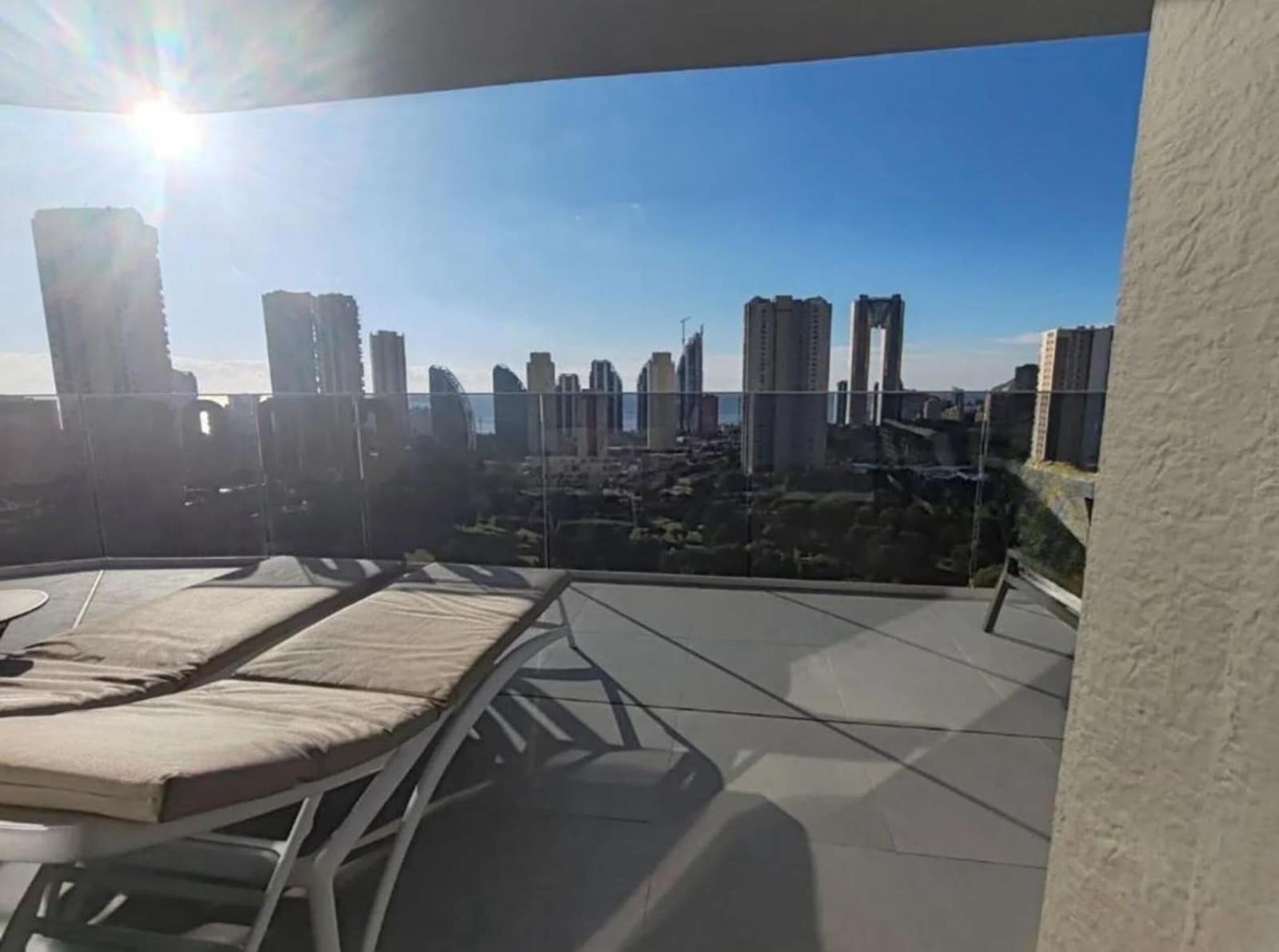 Apartamento de 3 habitaciones en Benidorm en venta con piscina garaje - 595.000 € (Ref: 9745229)