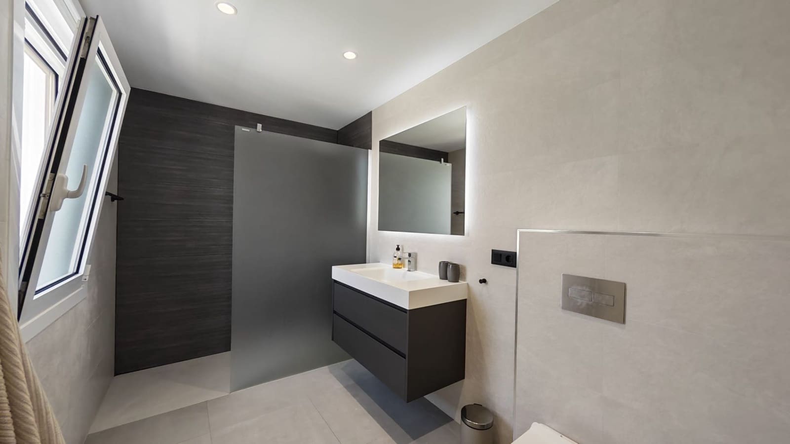 4 soverom Villa til salgs i Alfaz del Pi / L'Alfas del Pi med svømmebasseng garasje - € 1 195 000 (Ref: 9794256)