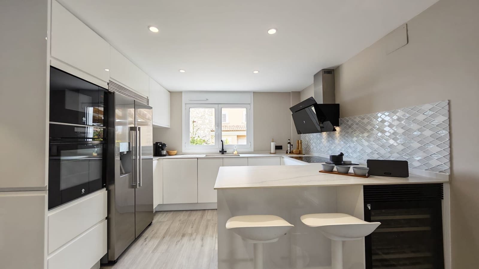 4 soverom Villa til salgs i Alfaz del Pi / L'Alfas del Pi med svømmebasseng garasje - € 1 195 000 (Ref: 9794256)