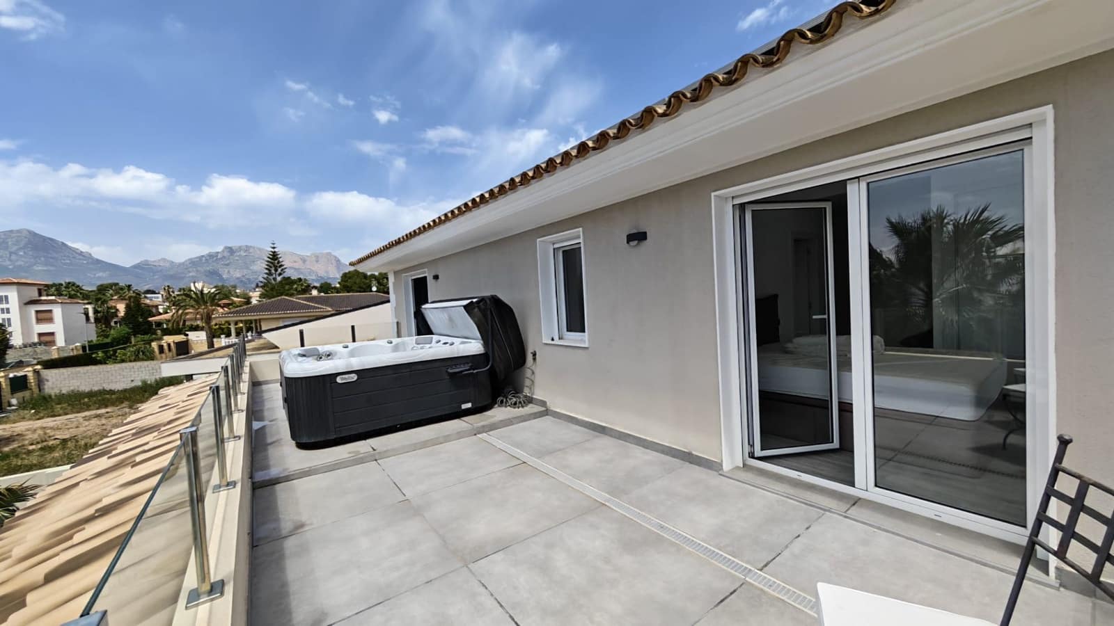 4 soverom Villa til salgs i Alfaz del Pi / L'Alfas del Pi med svømmebasseng garasje - € 1 195 000 (Ref: 9794256)