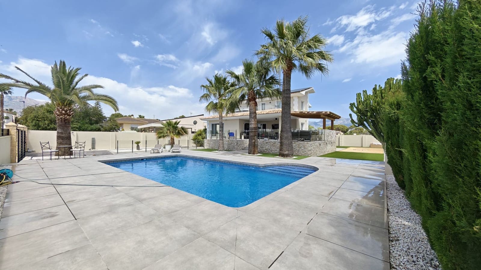 4 soverom Villa til salgs i Alfaz del Pi / L'Alfas del Pi med svømmebasseng garasje - € 1 195 000 (Ref: 9794256)