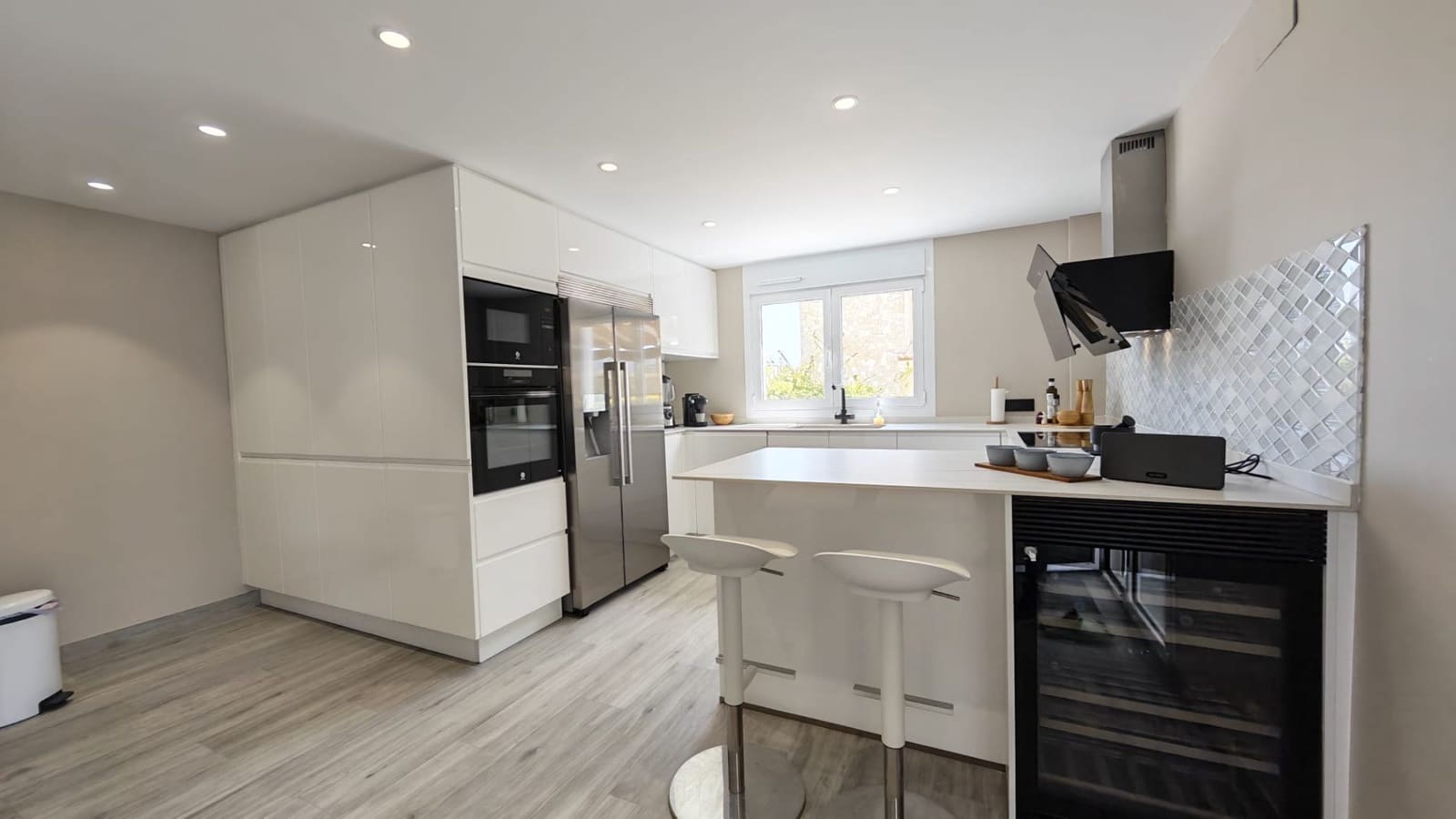 4 soverom Villa til salgs i Alfaz del Pi / L'Alfas del Pi med svømmebasseng garasje - € 1 195 000 (Ref: 9794256)