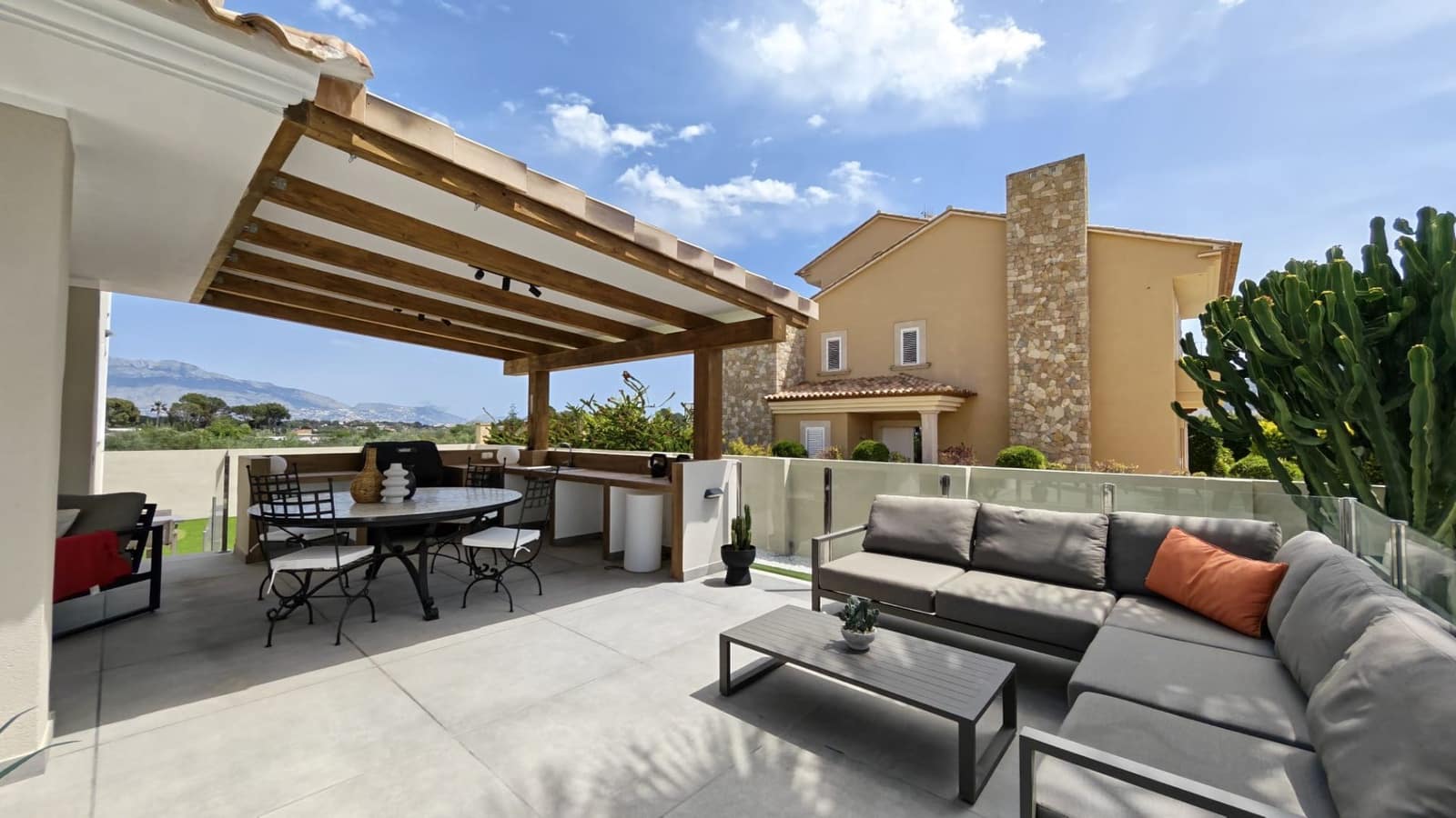 4 soverom Villa til salgs i Alfaz del Pi / L'Alfas del Pi med svømmebasseng garasje - € 1 195 000 (Ref: 9794256)