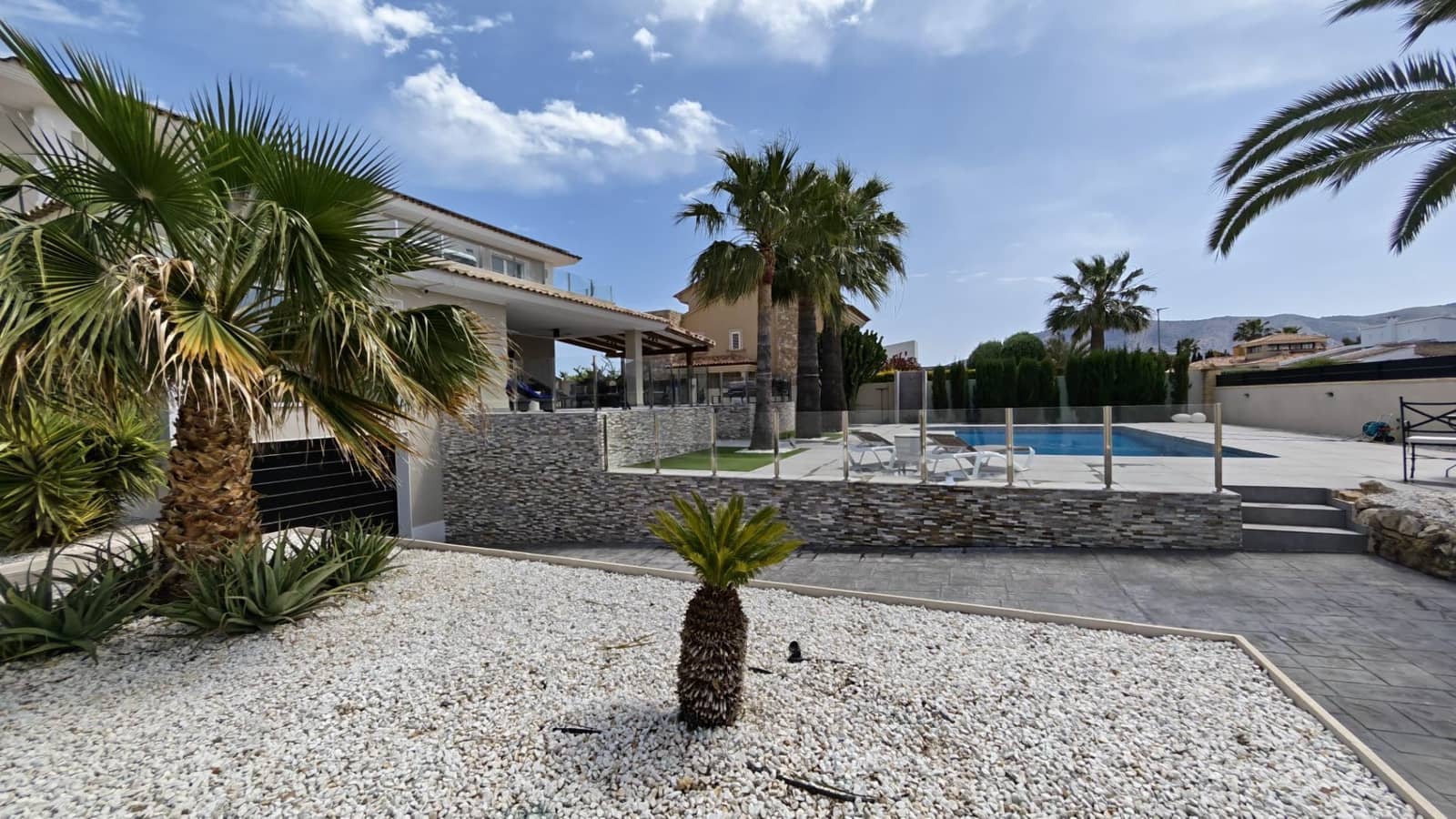 4 soverom Villa til salgs i Alfaz del Pi / L'Alfas del Pi med svømmebasseng garasje - € 1 195 000 (Ref: 9794256)