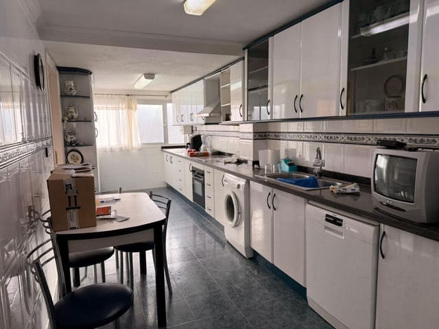 3 bedroom Apartment for sale in Colonia Madrid, Benidorm with garage - € 550,000 (Ref: 9796866)