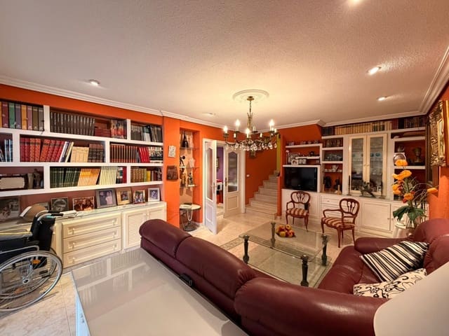 3 bedroom Apartment for sale in Colonia Madrid, Benidorm with garage - € 550,000 (Ref: 9796866)