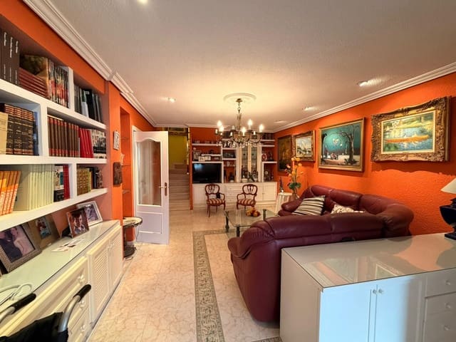 3 bedroom Apartment for sale in Colonia Madrid, Benidorm with garage - € 550,000 (Ref: 9796866)