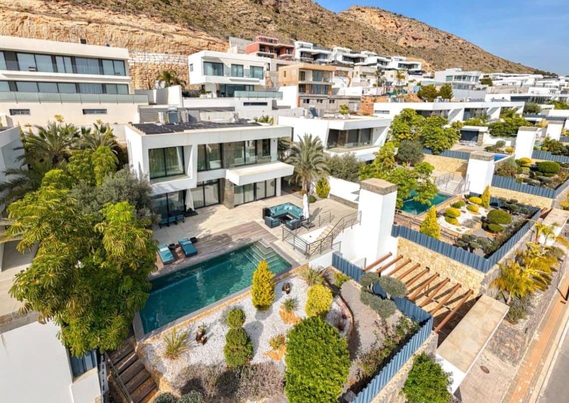 Chalet de 5 habitaciones en Finestrat en venta con piscina garaje - 2.000.000 € (Ref: 9800517)