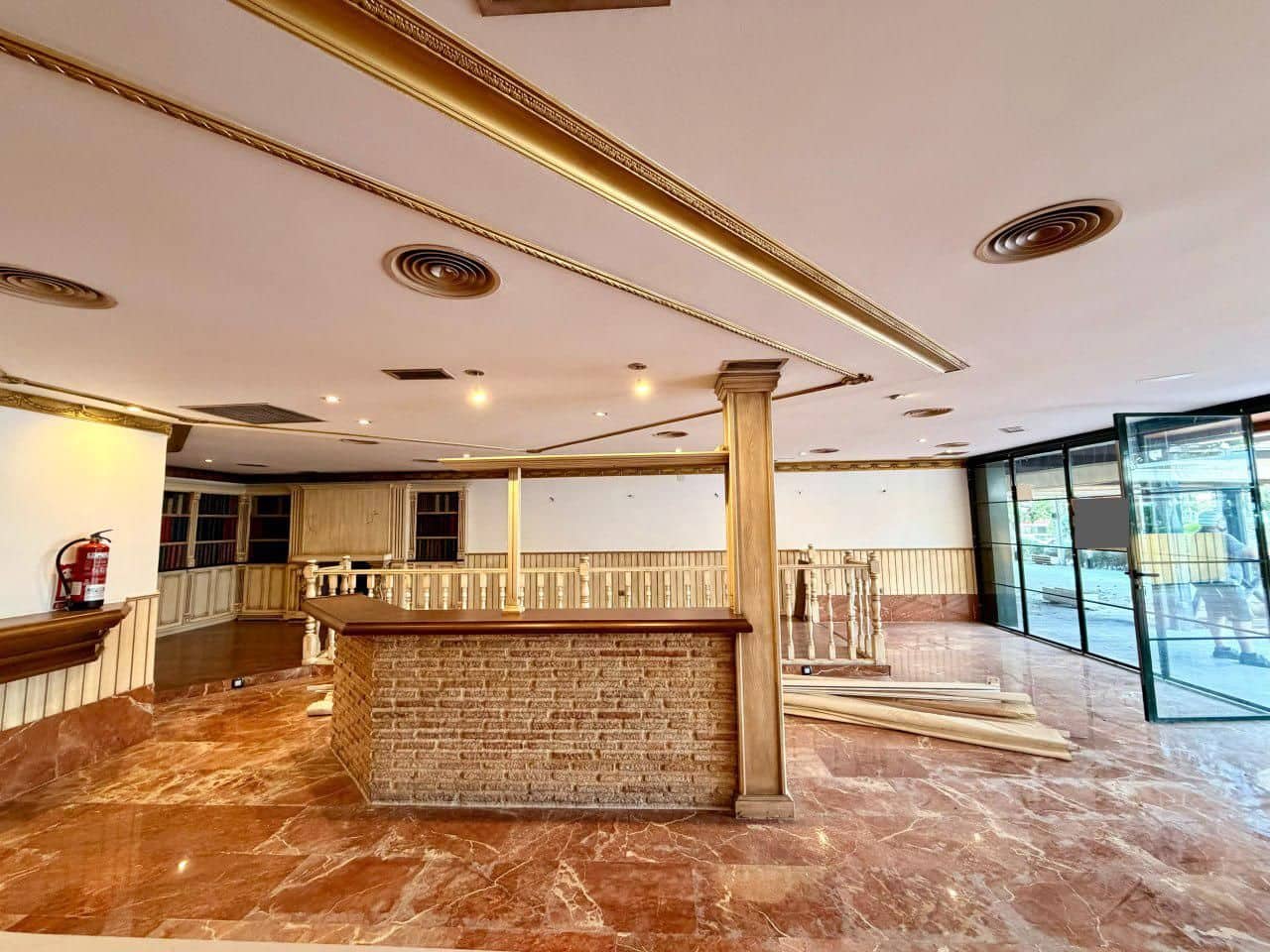 Commercial for sale in Benidorm - € 445,000 (Ref: 9806196)