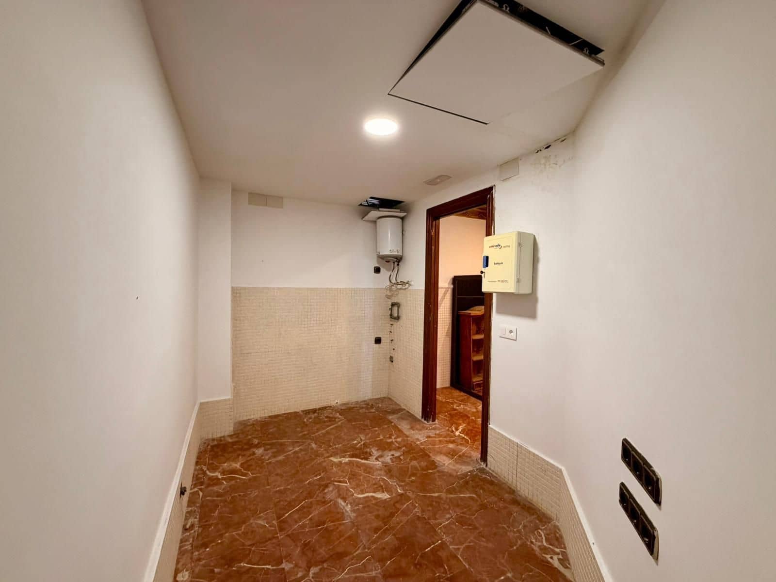 Commercial for sale in Benidorm - € 445,000 (Ref: 9806196)