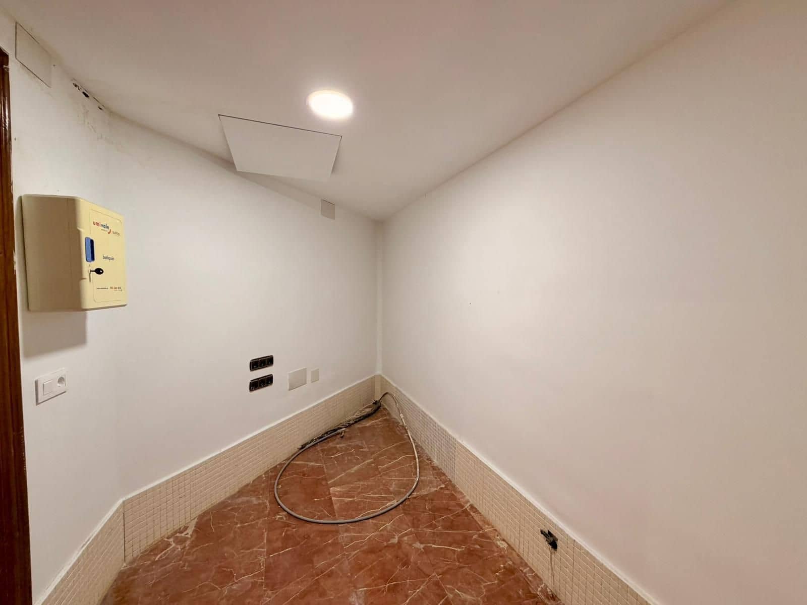 Commercial for sale in Benidorm - € 445,000 (Ref: 9806196)