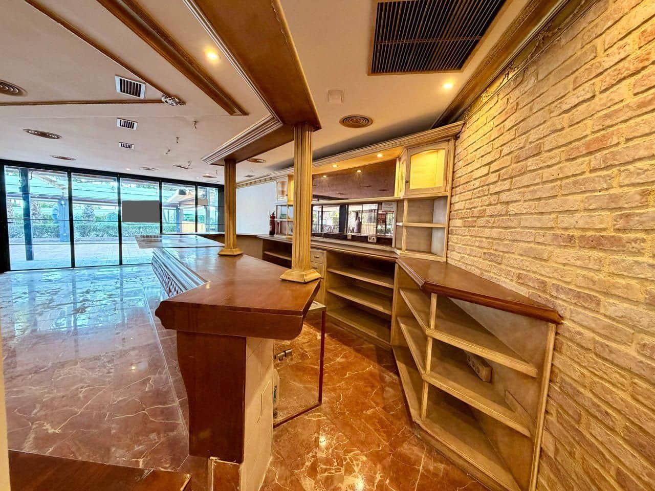 Commercial for sale in Benidorm - € 445,000 (Ref: 9806196)