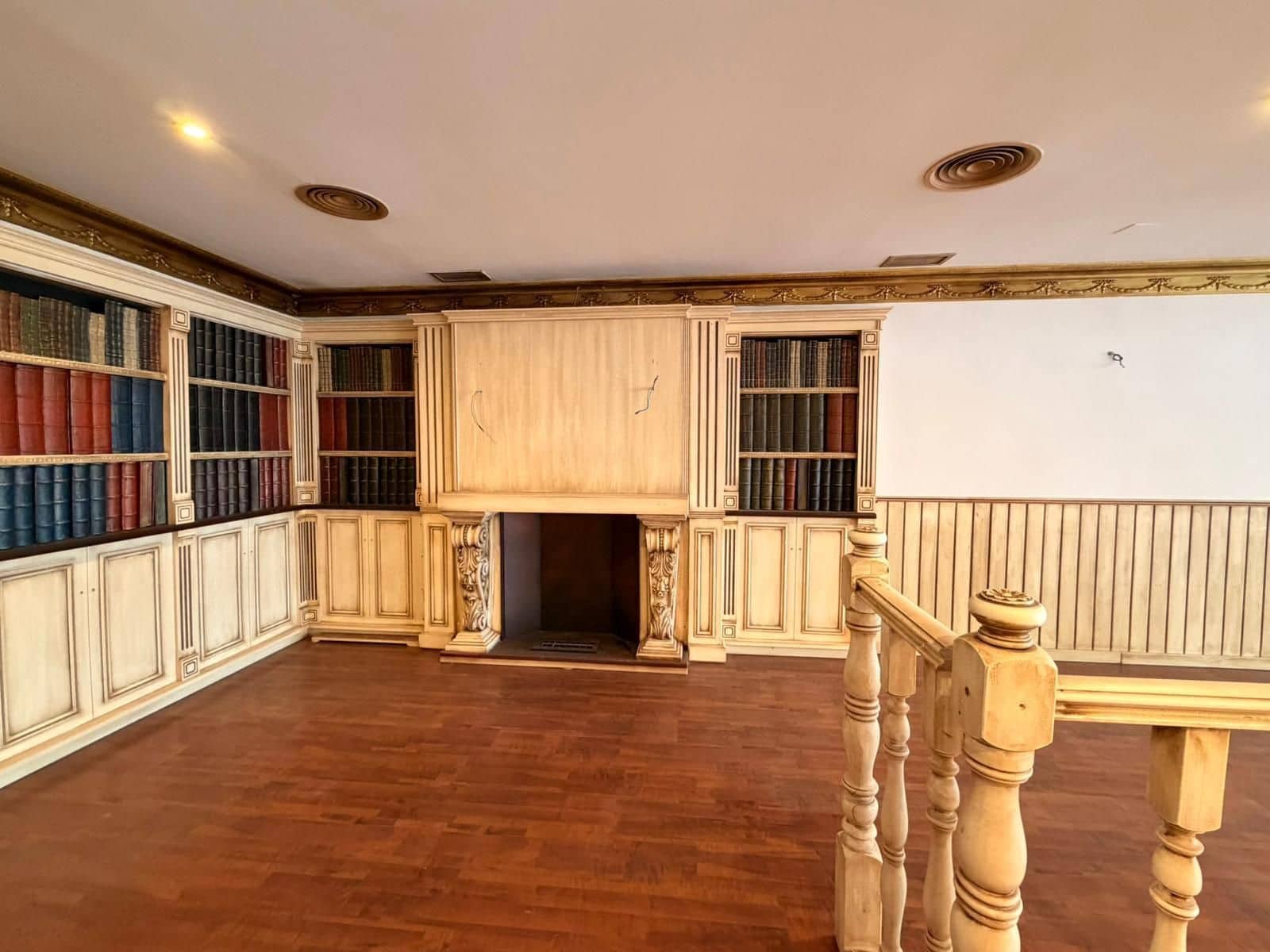 Commercial for sale in Benidorm - € 445,000 (Ref: 9806196)