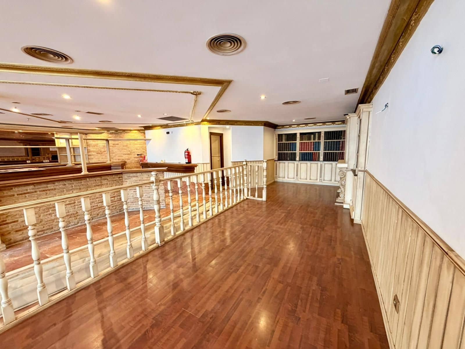 Commercial for sale in Benidorm - € 445,000 (Ref: 9806196)