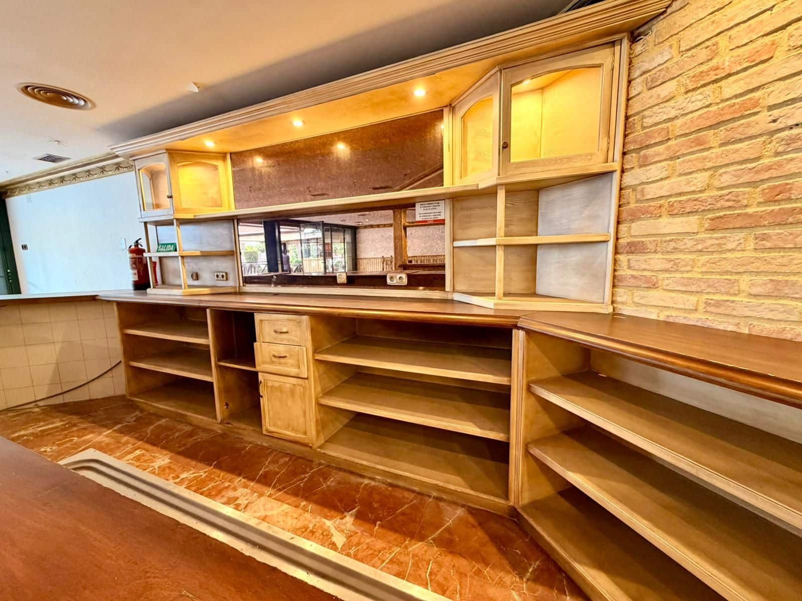 Commercial for sale in Benidorm - € 445,000 (Ref: 9806196)