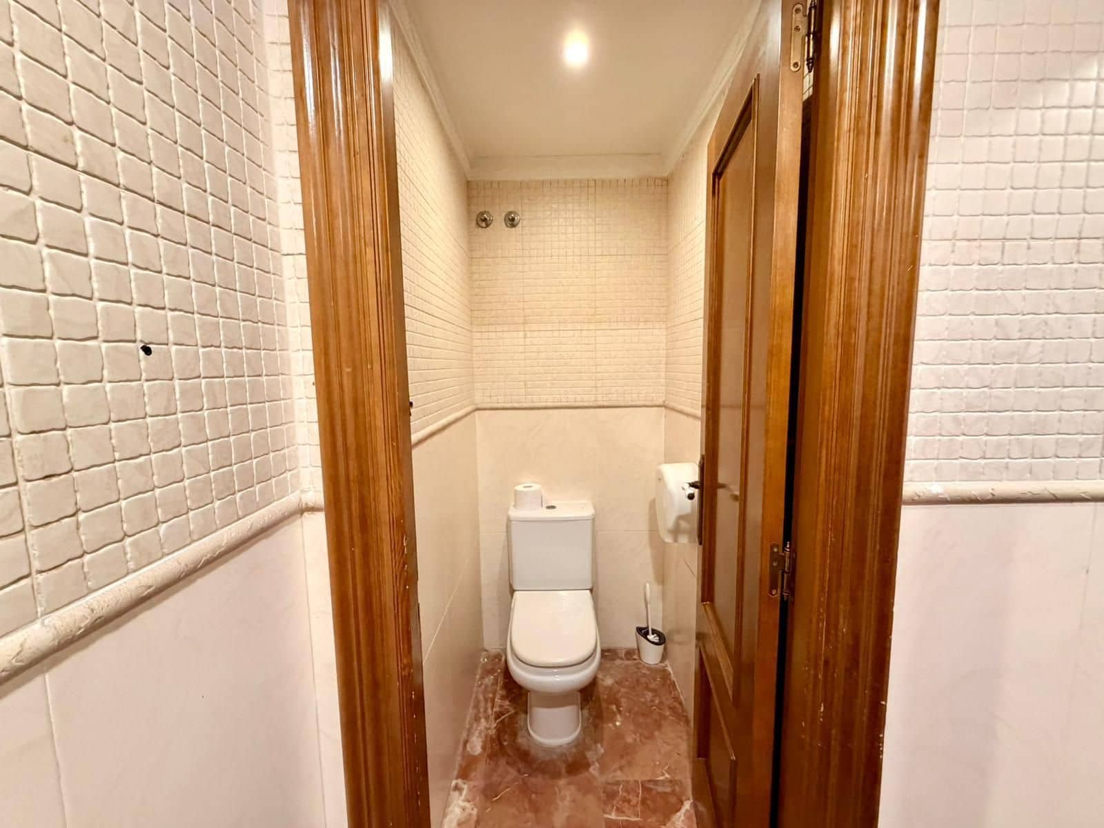 Commercial for sale in Benidorm - € 445,000 (Ref: 9806196)