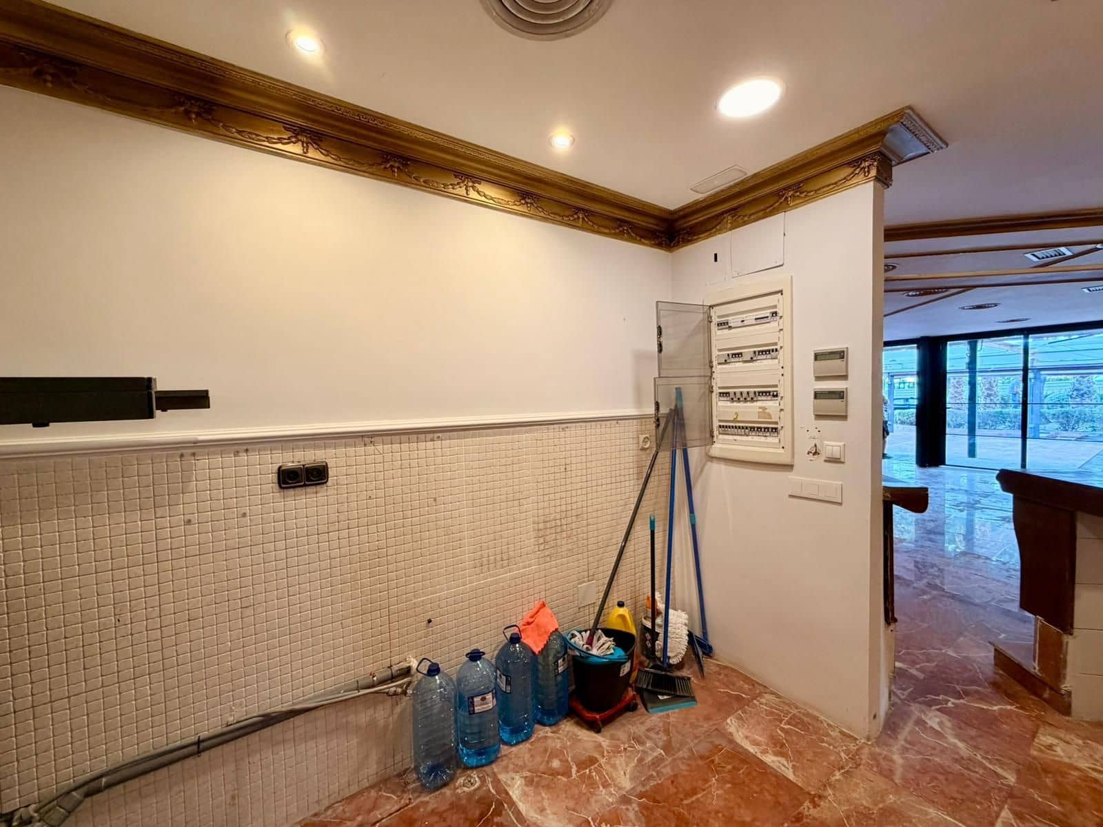 Commercial for sale in Benidorm - € 445,000 (Ref: 9806196)