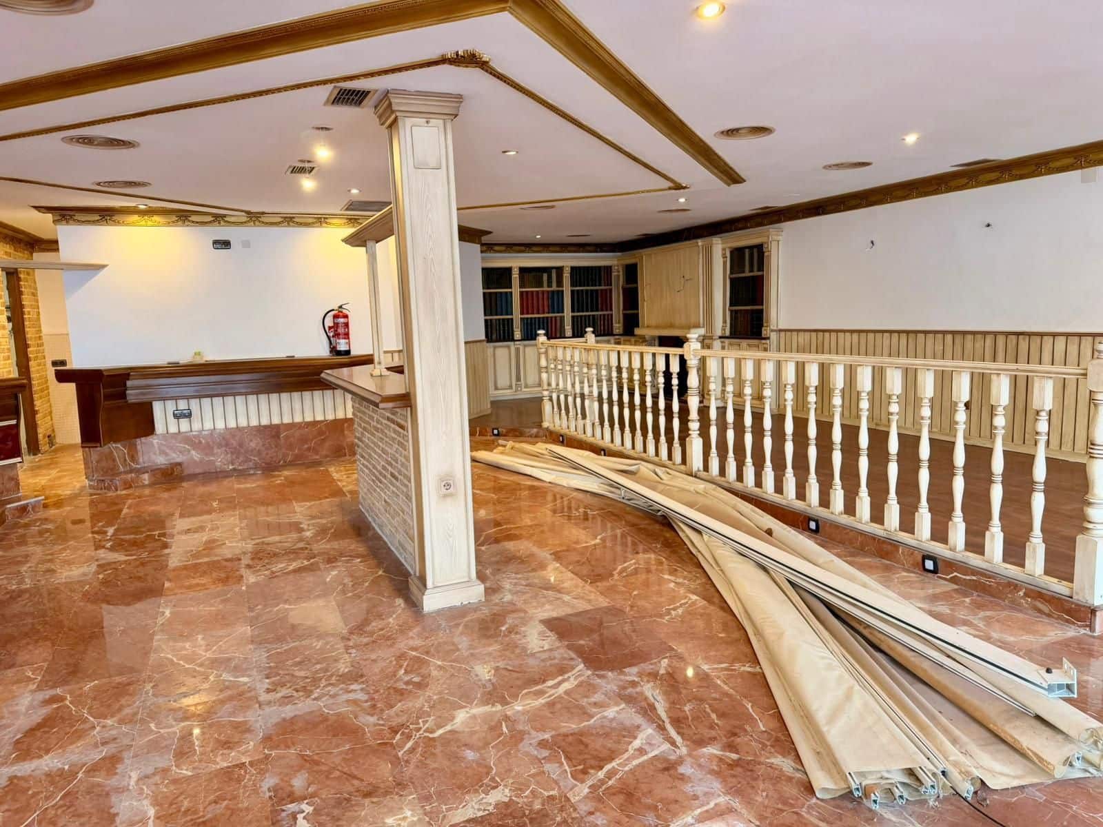 Commercial for sale in Benidorm - € 445,000 (Ref: 9806196)