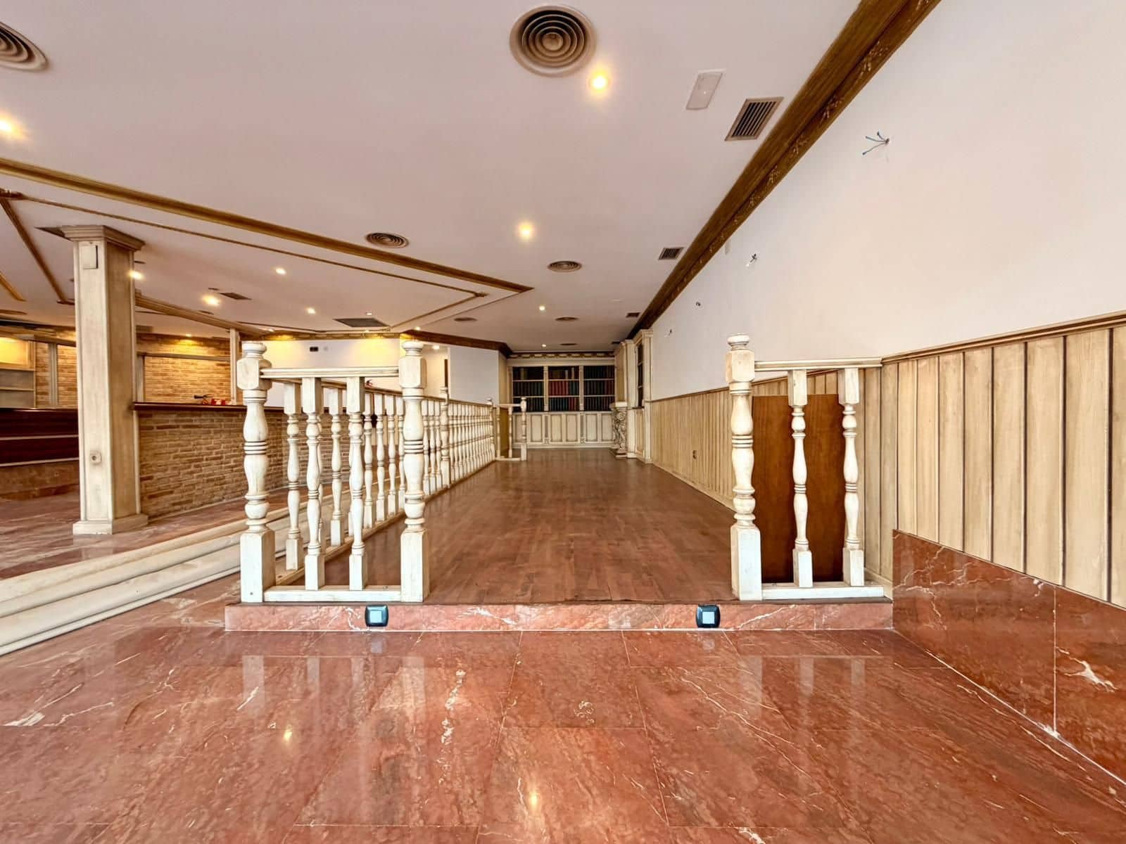 Commercial for sale in Benidorm - € 445,000 (Ref: 9806196)