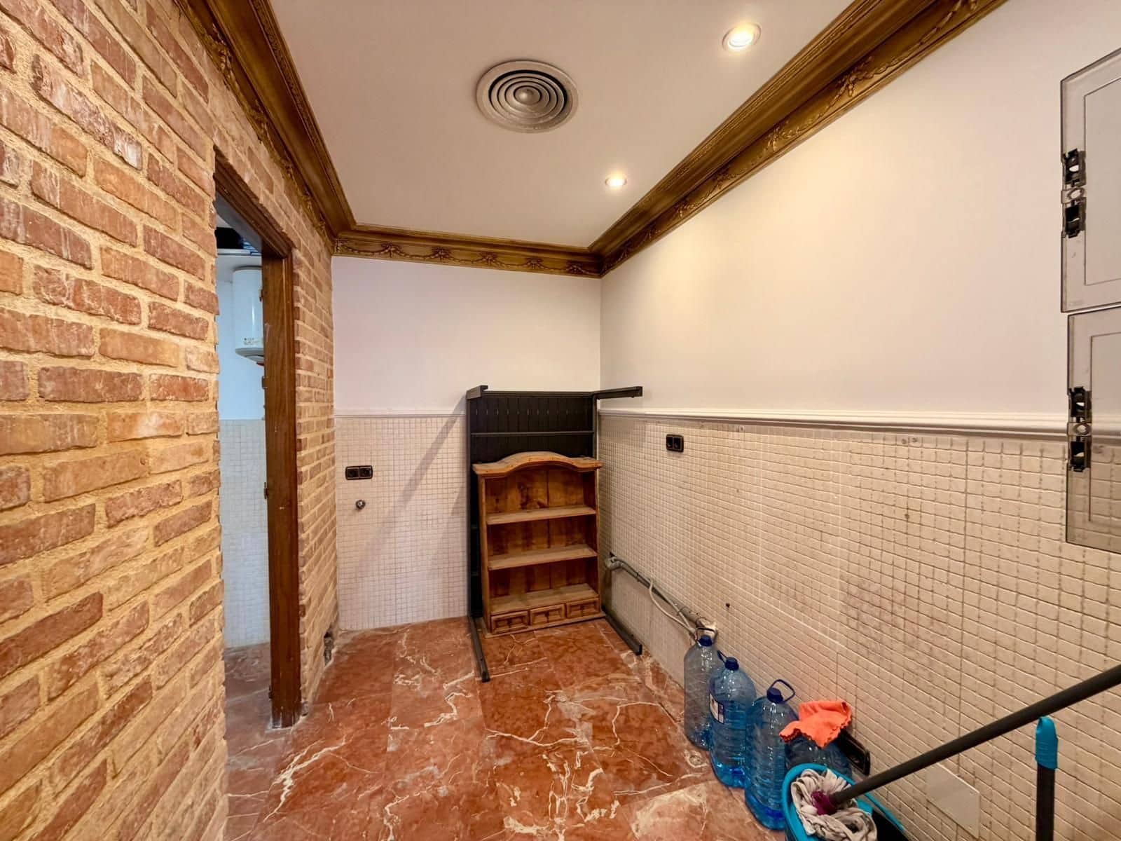 Commercial for sale in Benidorm - € 445,000 (Ref: 9806196)