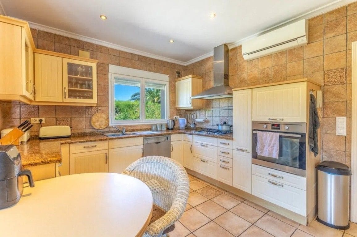 3 Zimmer Villa zu verkaufen in Javea / Xabia mit Pool Garage - 765.000 € (Ref: 9819973)