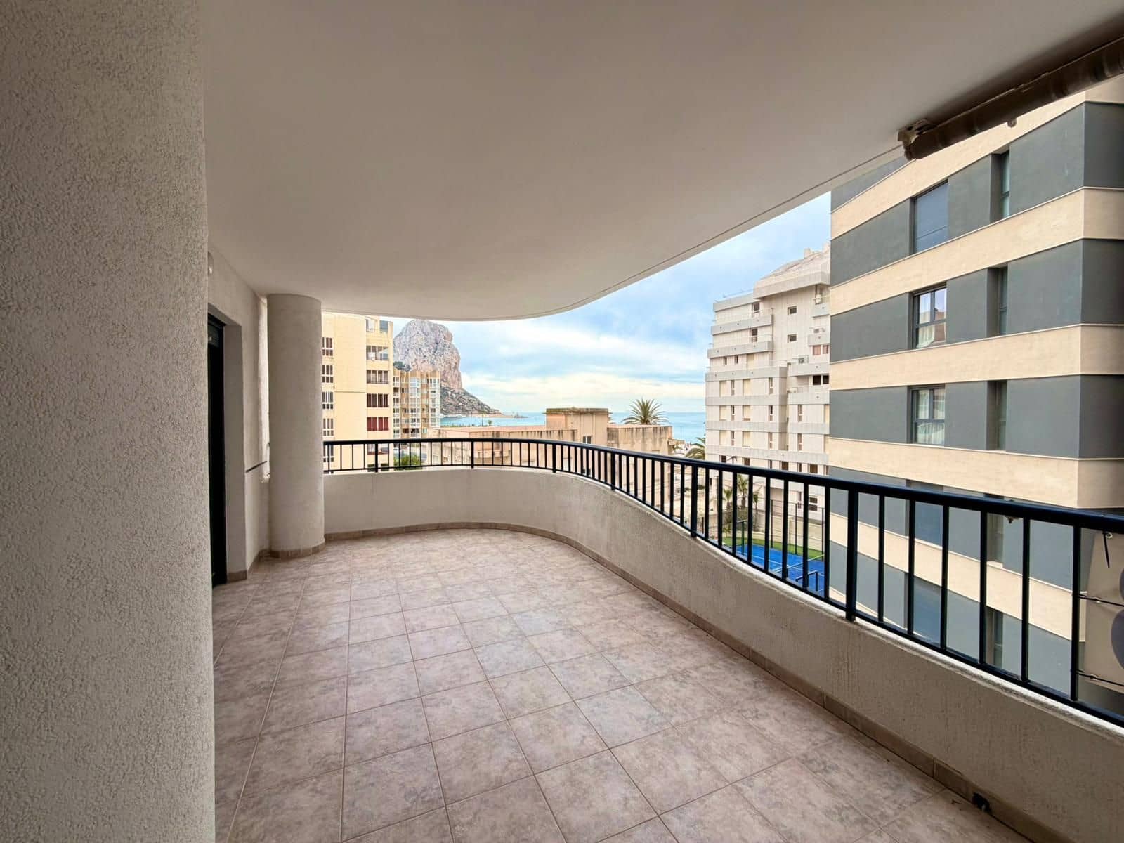 3 makuuhuone Huoneisto myytävänä paikassa Calpe / Calp mukana uima-altaan 
autotalli - 490 000 € (Ref: 9826333)