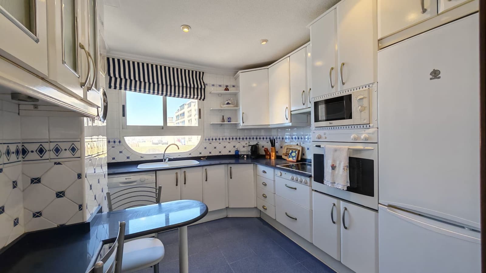 2 chambre Appartement à vendre à Benidorm avec piscine garage - 560 000 € (Ref: 9849073)