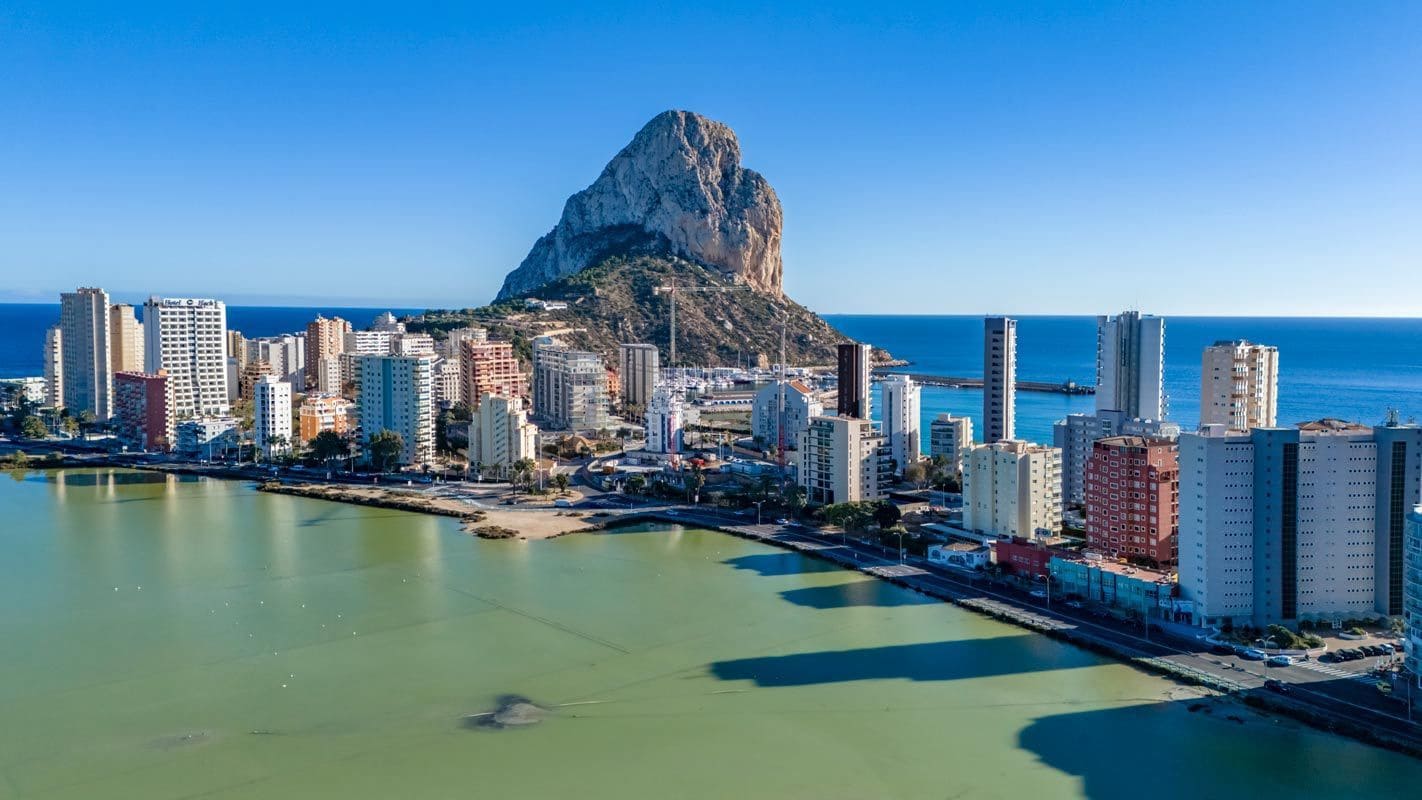 3 makuuhuone Huvila myytävänä paikassa Calpe / Calp mukana uima-altaan 
autotalli - 725 000 € (Ref: 9859606)