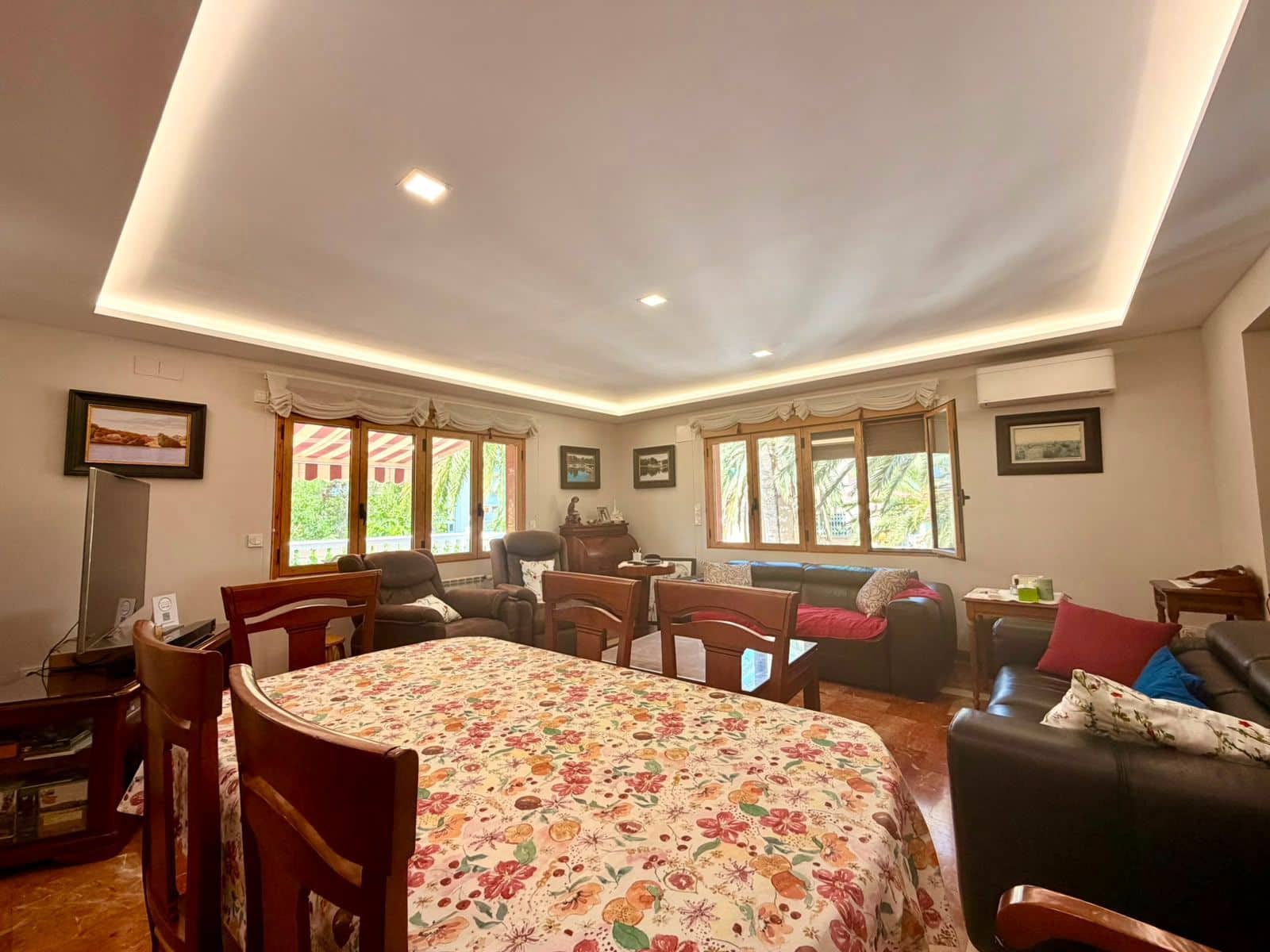 Chalet de 4 habitaciones en El Campello en venta con garaje - 2.500.000 € (Ref: 9933643)