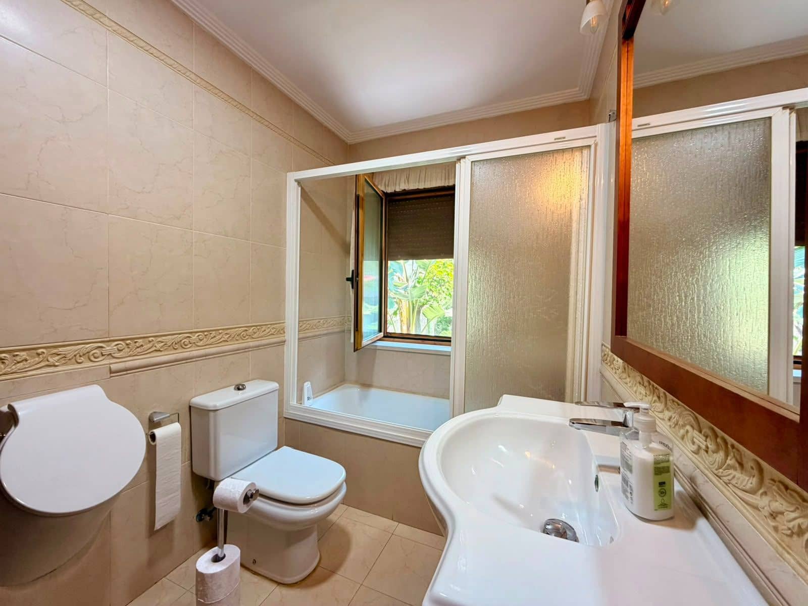 Chalet de 4 habitaciones en El Campello en venta con garaje - 2.500.000 € (Ref: 9933643)