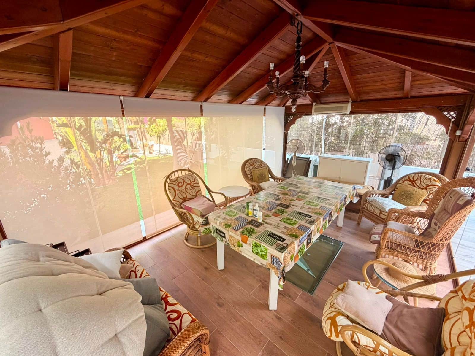 Chalet de 4 habitaciones en El Campello en venta con garaje - 2.500.000 € (Ref: 9933643)