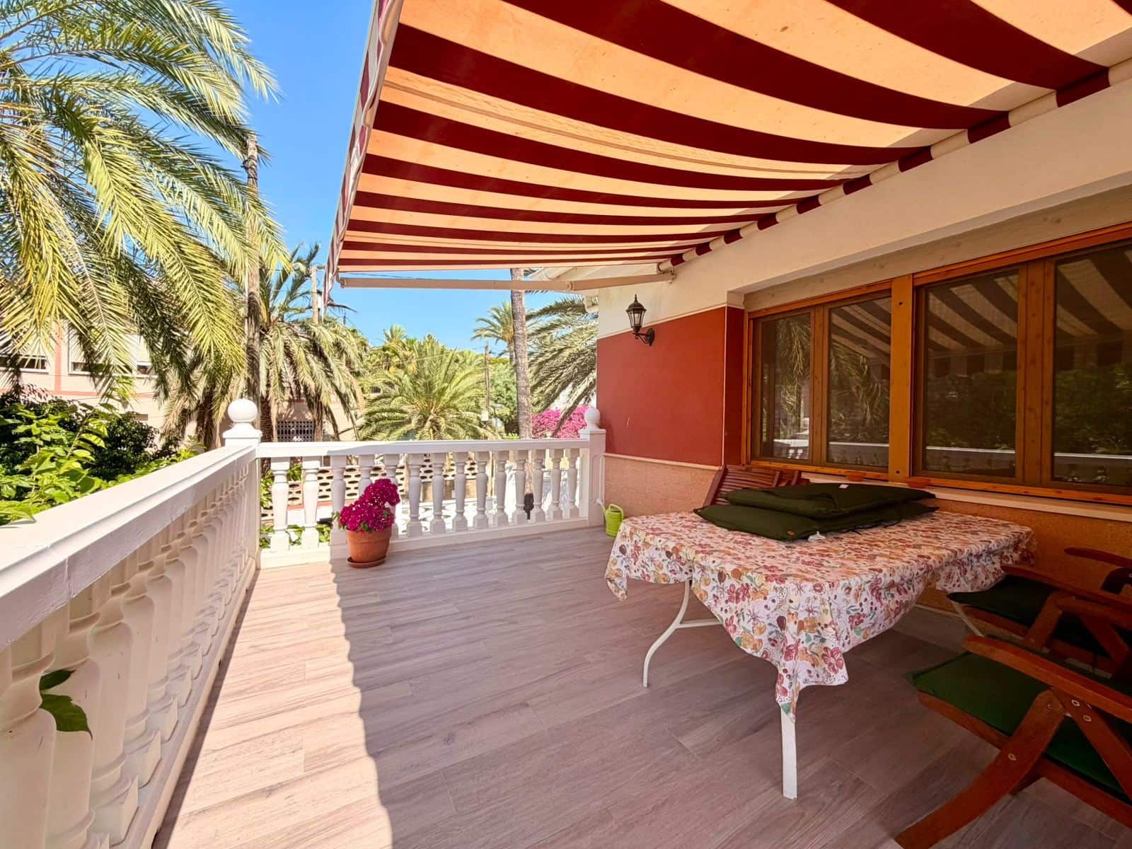 Chalet de 4 habitaciones en El Campello en venta con garaje - 2.500.000 € (Ref: 9933643)