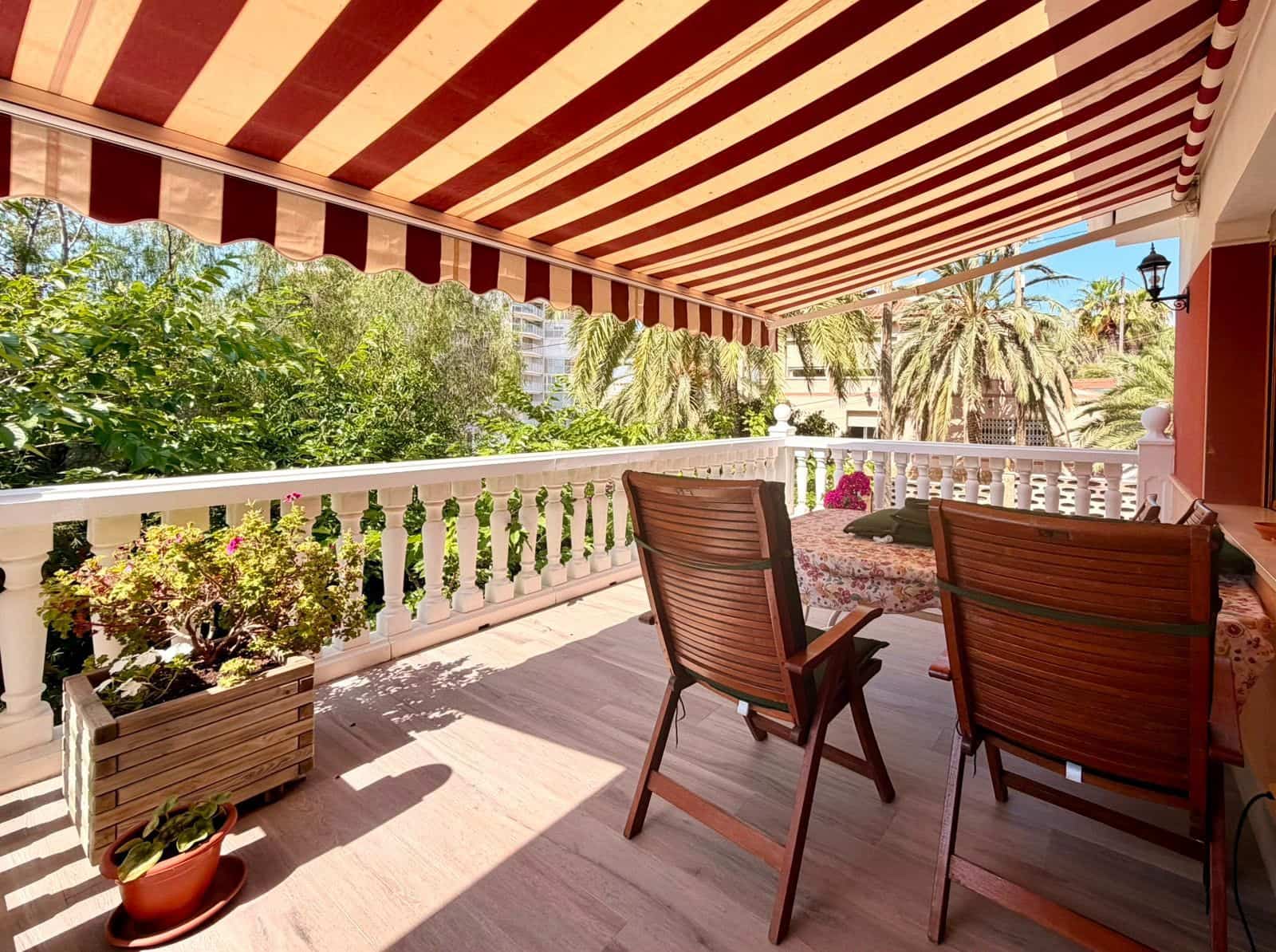 Chalet de 4 habitaciones en El Campello en venta con garaje - 2.500.000 € (Ref: 9933643)