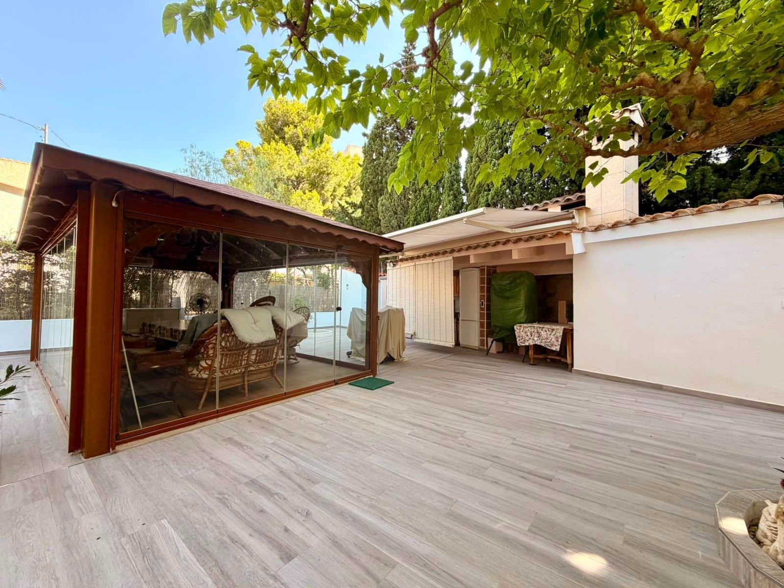 Chalet de 4 habitaciones en El Campello en venta con garaje - 2.500.000 € (Ref: 9933643)