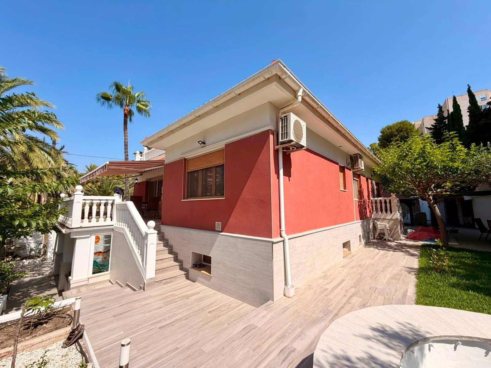 Chalet de 4 habitaciones en El Campello en venta con garaje - 2.500.000 € (Ref: 9933643)