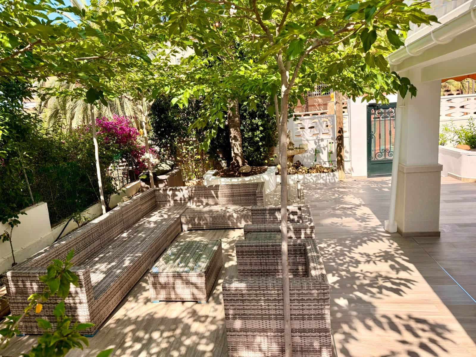 Chalet de 4 habitaciones en El Campello en venta con garaje - 2.500.000 € (Ref: 9933643)