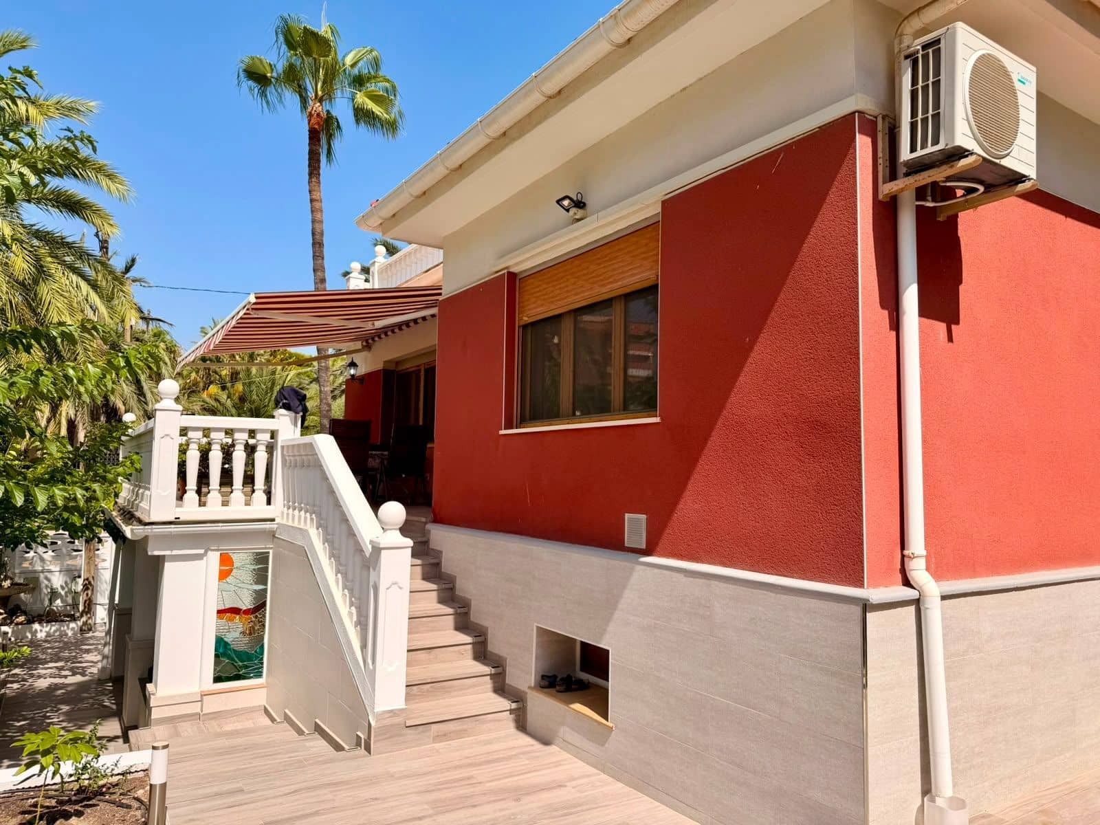Chalet de 4 habitaciones en El Campello en venta con garaje - 2.500.000 € (Ref: 9933643)