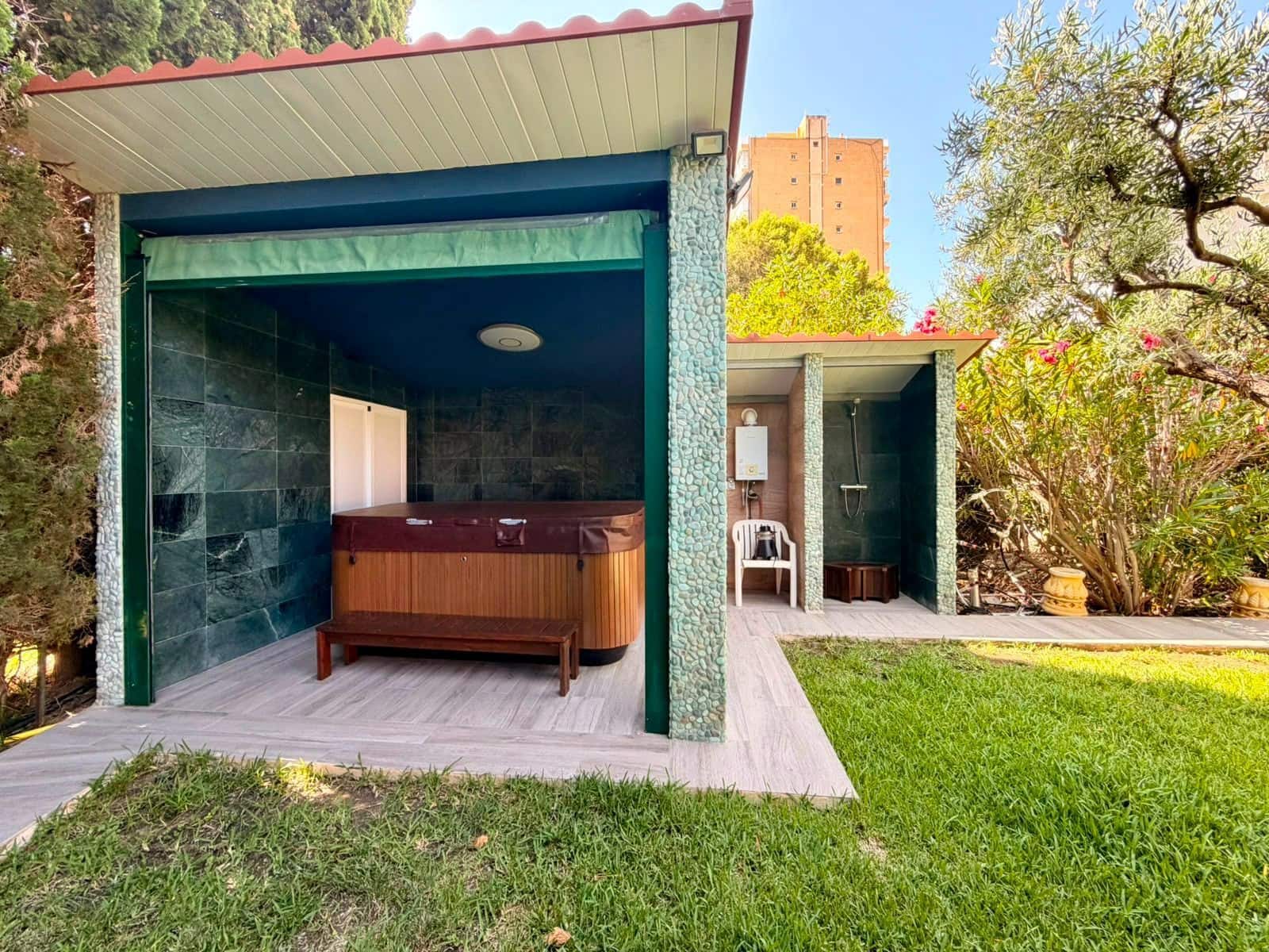 Chalet de 4 habitaciones en El Campello en venta con garaje - 2.500.000 € (Ref: 9933643)