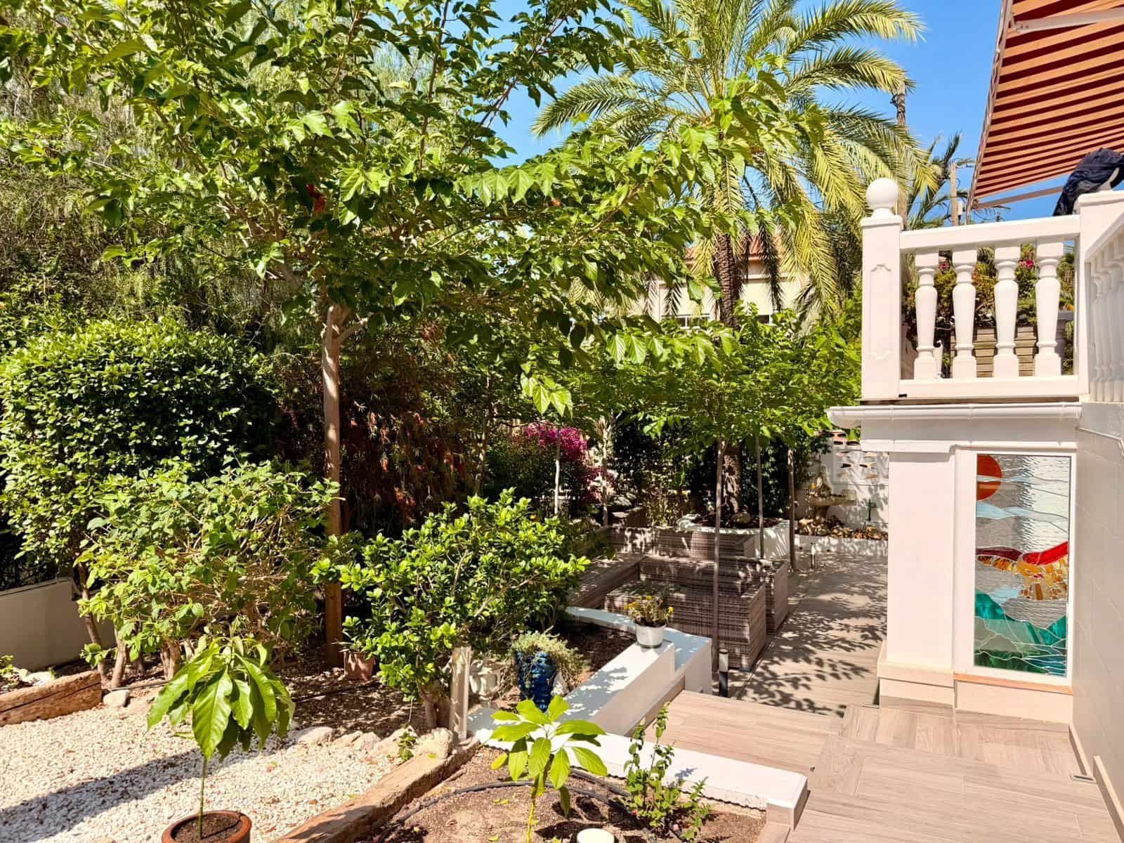 Chalet de 4 habitaciones en El Campello en venta con garaje - 2.500.000 € (Ref: 9933643)