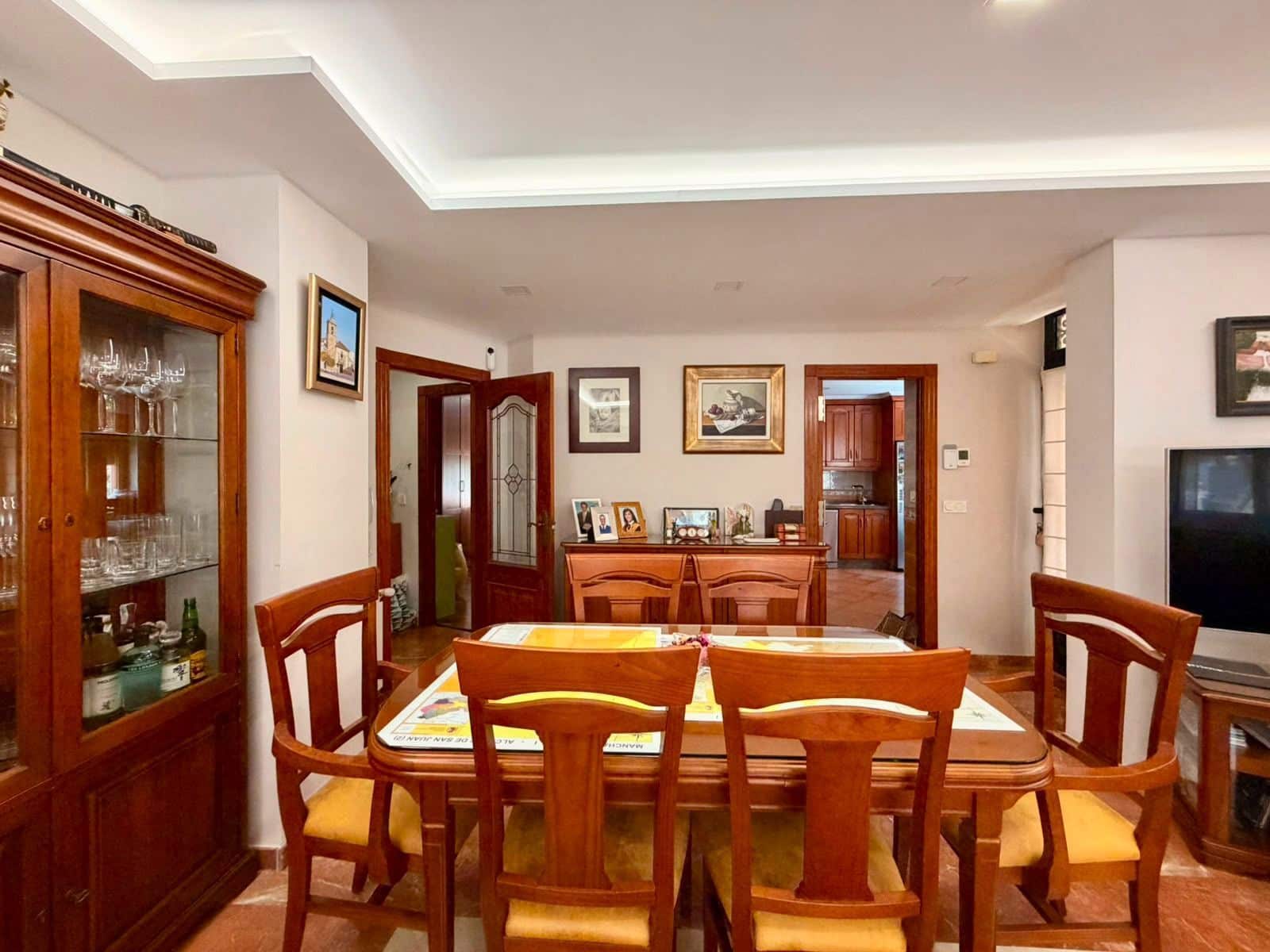 4 bedroom Villa for sale in El Campello with garage - € 2,500,000 (Ref: 9933643)